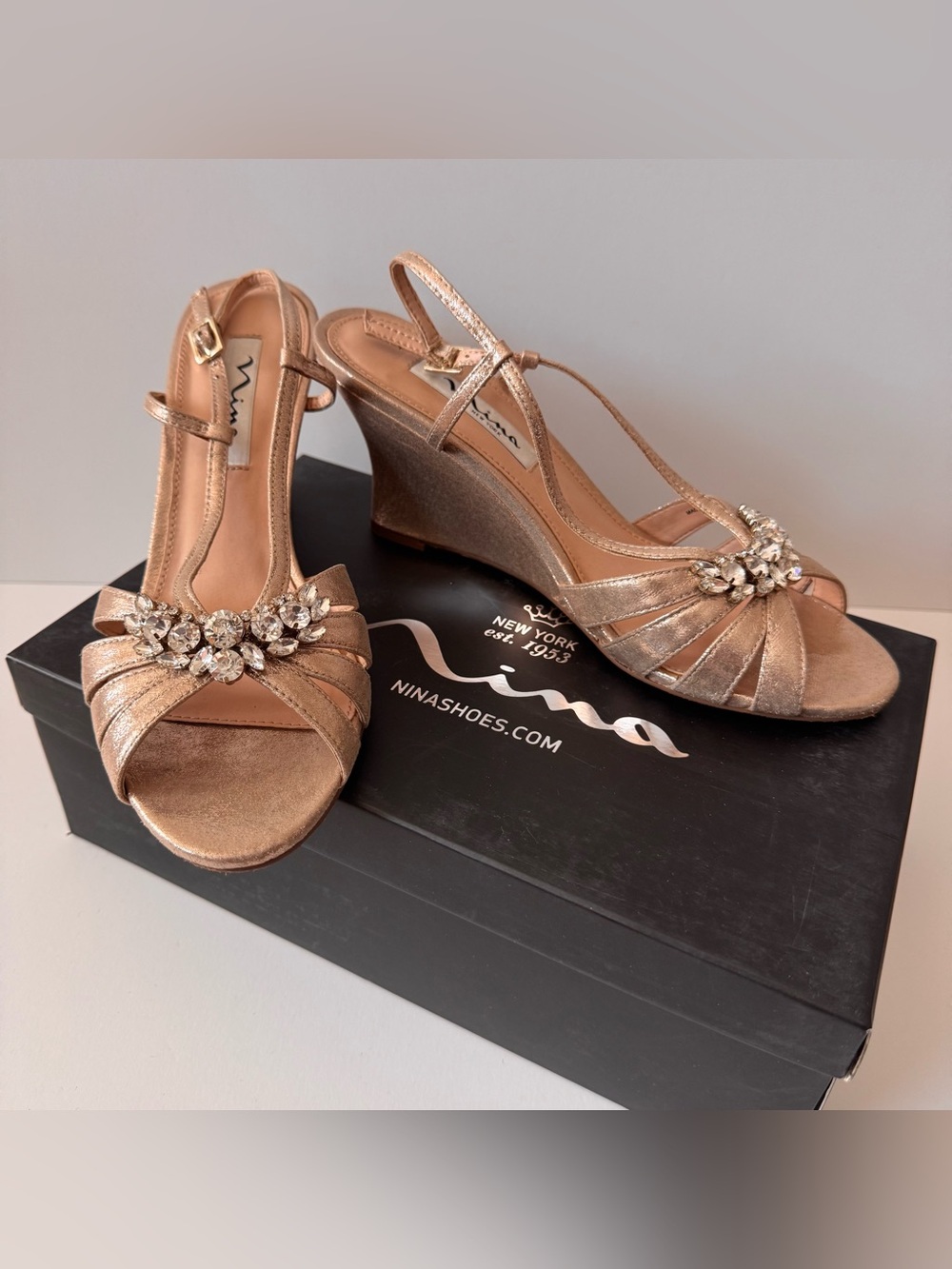 Nina Viani Dress Wedge Heel Sandal, Metallic Taupe Gold, Crystal Accents, sz 8.5